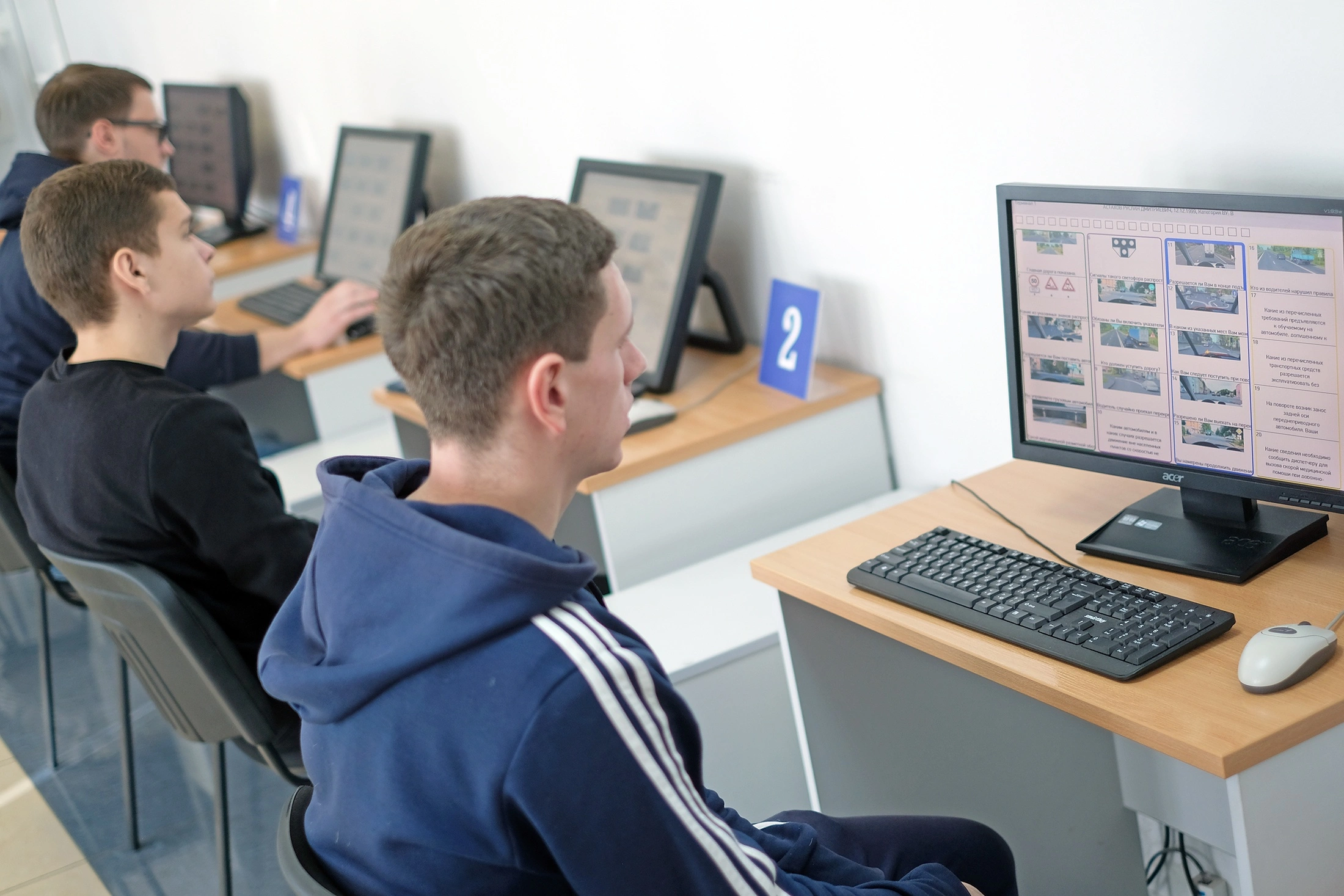 AutoSkill: Впевнене водіння та успішна підготовка до іспитів